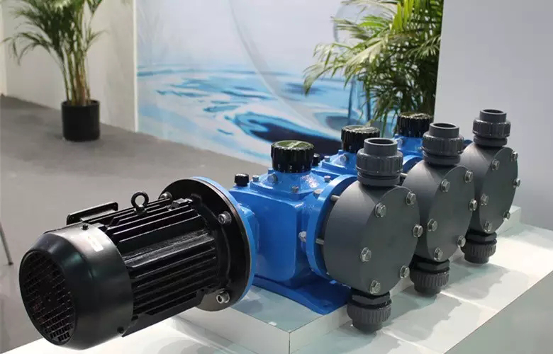 多头大流量机械隔膜泵在市政水处理行业的应用